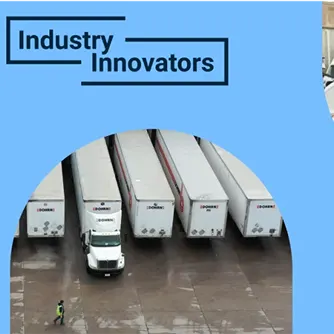 Vue aérienne de 5 semi-remorques blancs alignés sur un quai de chargement avec le texte Industry Innovators sur fond bleu.