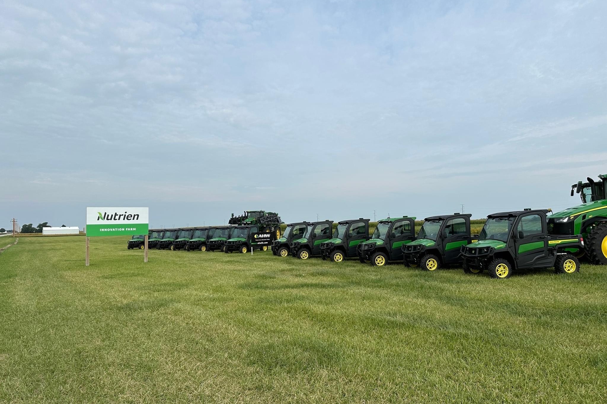 Matériel motorisé stationné sur le chantier