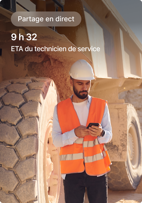 Ouvrier en gilet de sécurité orange consultant son téléphone, avec l'heure d'arrivée estimée du technicien de service.