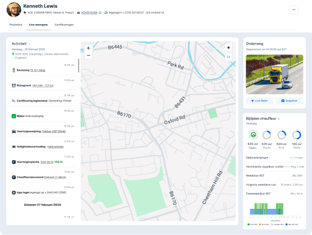 Chauffeurvolginterface met routekaart, activiteitentijdlijn en diensturen, met een witte vrachtwagen in de hoek.
