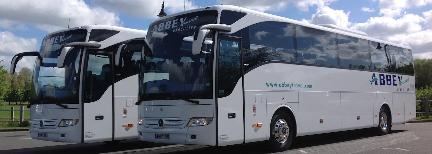 Abbey Travel a réduit sa prime d’assurance de 71 500 € grâce aux caméras intelligentes de Samsara