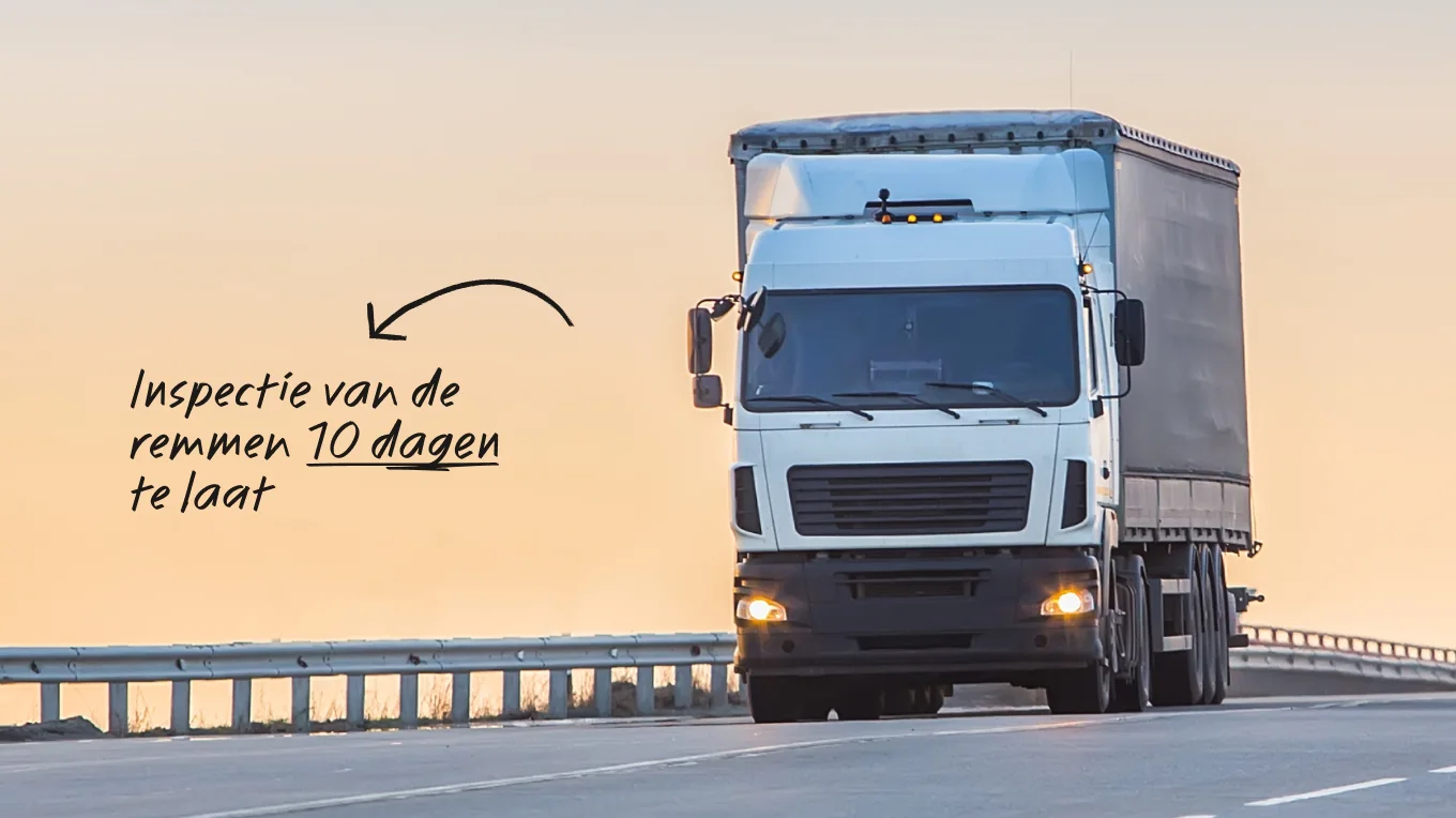 Witte vrachtwagen op snelweg met tekst: inspectie van de remmen 10 dagen te laat.