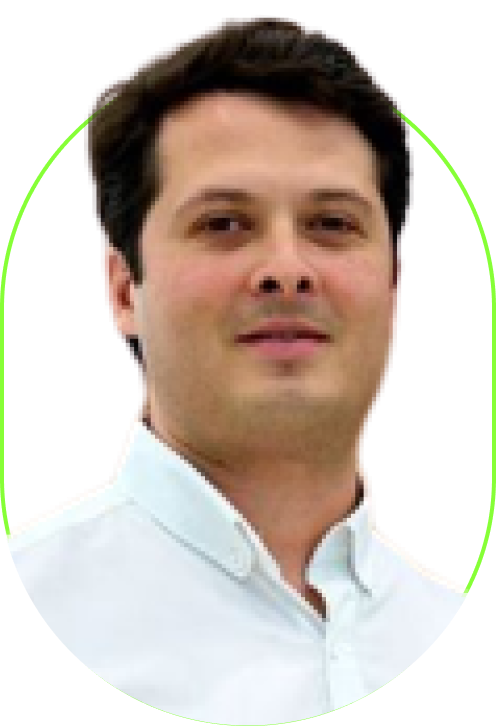 Carlos Arias headshot