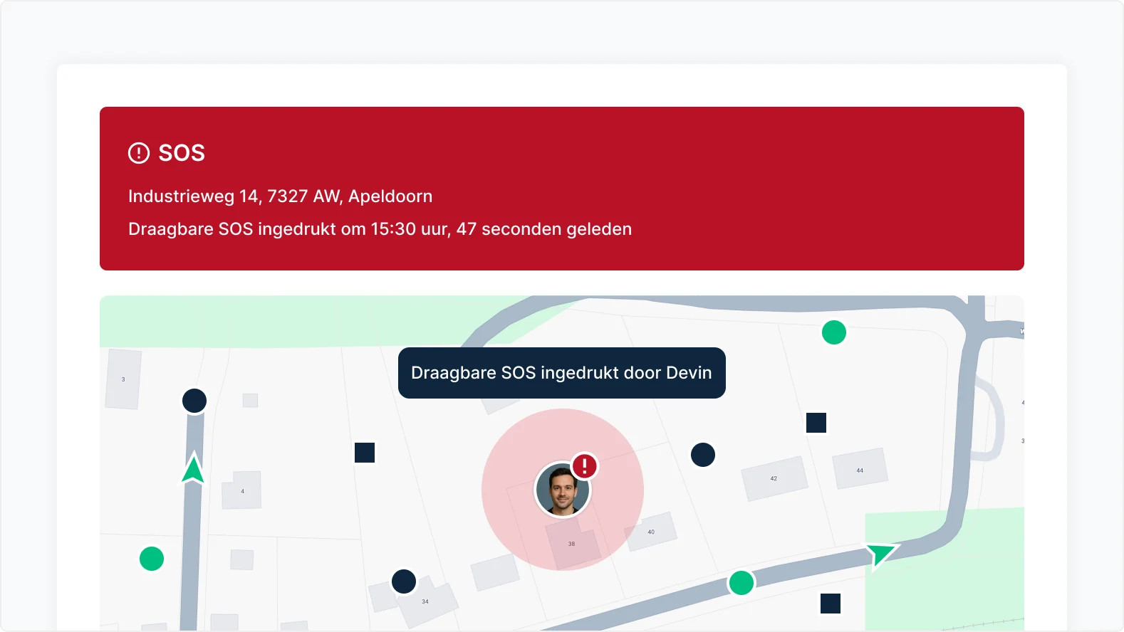Nood-SOS-waarschuwing op een kaart die de locatie toont op adres, met een recent geactiveerde wearable.