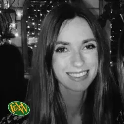 Photo d'Olivia Fagan avec le logo Fagan & Whalley, Responsable de la conformité, Fagan & Whalley.