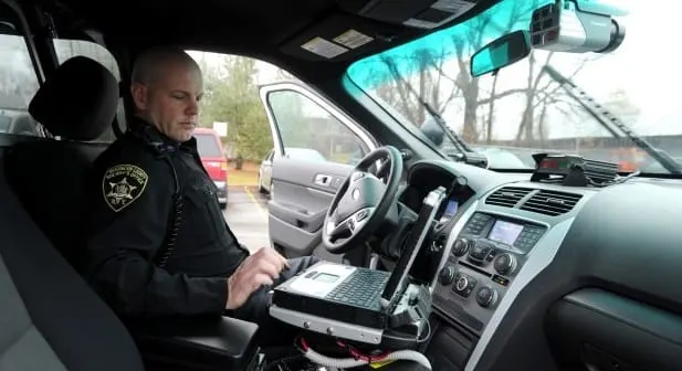 samsara-washington-county-sheriff-officer-in-car