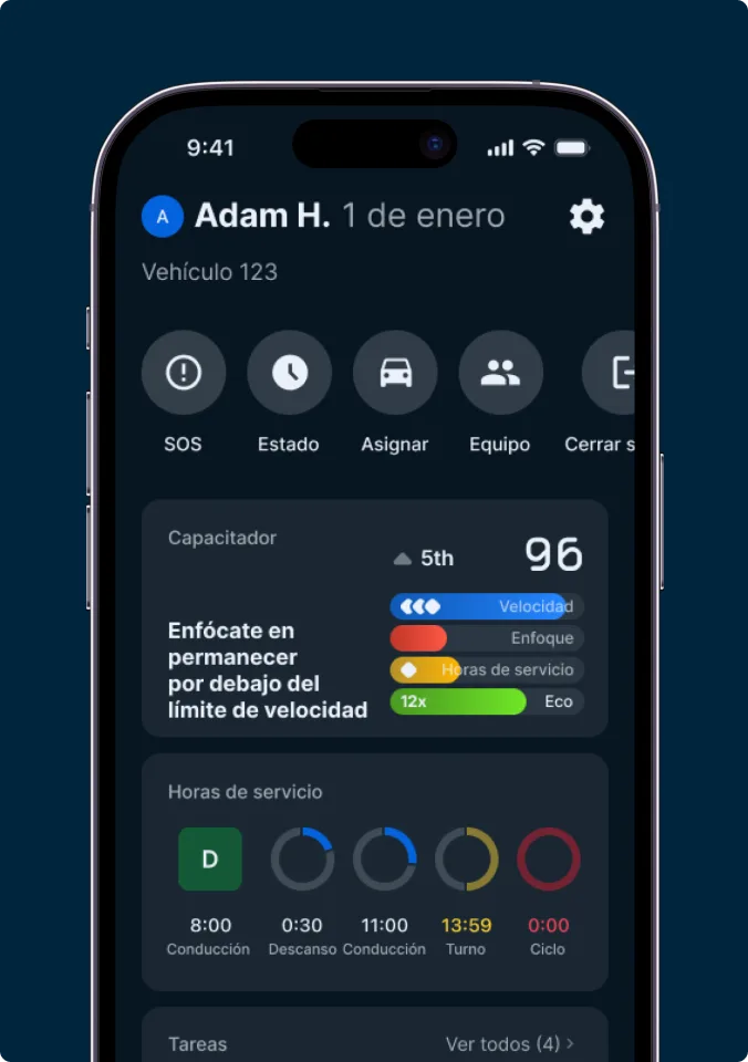 Pantalla de smartphone mostrando la app de gestión de vehículos con monitoreo de velocidad, estado de conducción