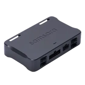Zwart elektronisch apparaat van Samsung met meerdere poorten, waarschijnlijk een hub of adapter voor connectiviteit.