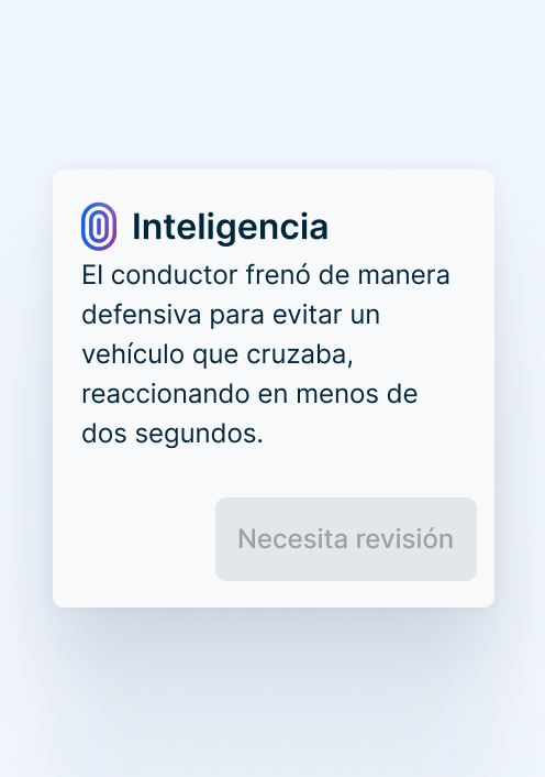 La tarjeta titulada Inteligencia; informa que un conductor frenó para evitar un vehículo que cruzaba en menos de dos segundos