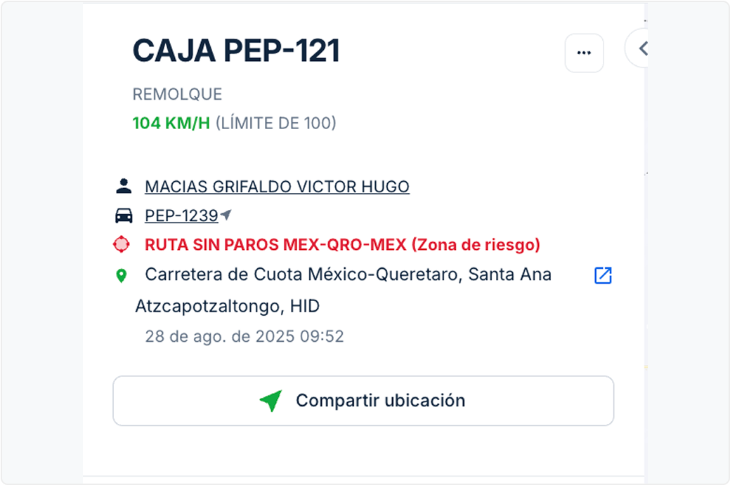 Vehículo eléctrico Nissan cargándose con puerto abierto, muestra 28% de ahorro anual e idoneidad para electrificación.