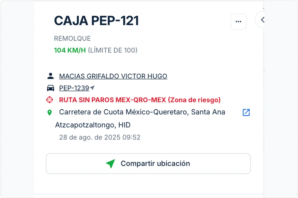 Vehículo eléctrico Nissan cargándose con puerto abierto, muestra 28% de ahorro anual e idoneidad para electrificación.