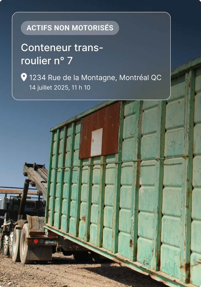 Conteneur trans-roulier n°7 vert et rouillé avec panneau d'information indiquant l'adresse et la date à Montréal.