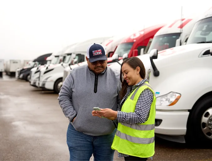 Agente de STI con un empleado de Samsara