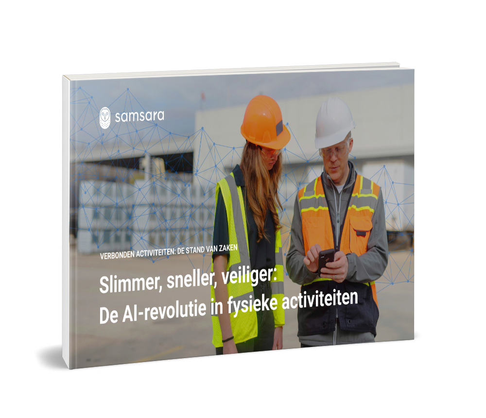 State of Connected Operations-rapport: Smarter, Faster, Safer" met twee werknemers en overlay van AI-technologie