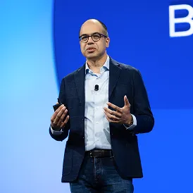 Samsara CEO Sanjit Biswas spreekt op de conferentie