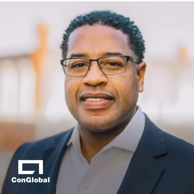 Photo de Warrick Nance avec logo ConGlobal, VP de la sécurité, de la formation et de l'excellence opérationnelle, ConGlobal.