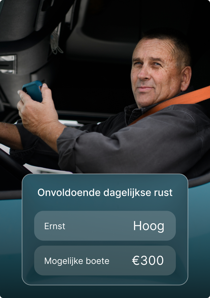 Chauffeur in vrachtwagencabine met waarschuwing "Onvoldoende dagelijkse rust" met hoge ernst.