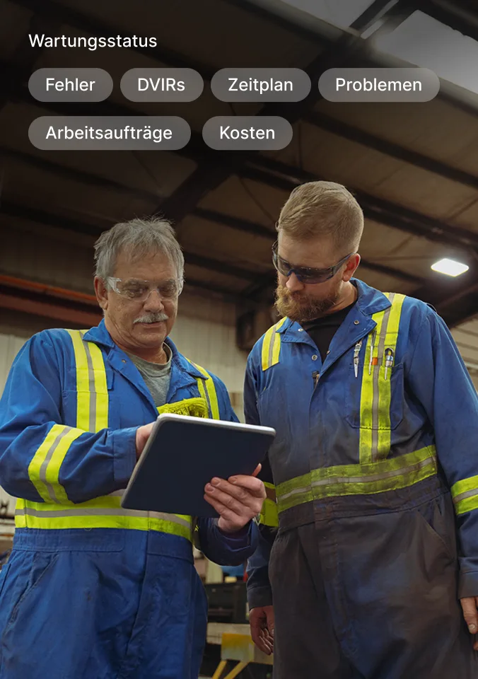 Mechaniker prüft geplante Fahrzeugwartung auf Tablet, einschließlich Bild eines platten Reifens, der gewechselt werden muss.