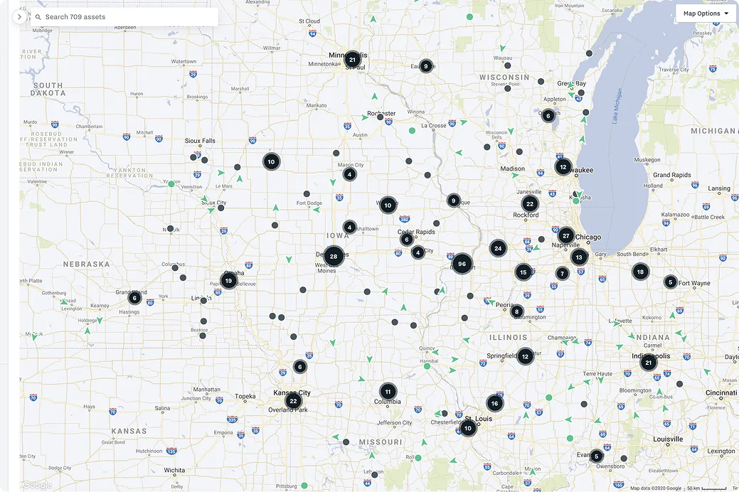 Mapa de Google con marcadores negros numerados distribuidos en estados del Medio Oeste de EE. UU., mostrando 709 activos.