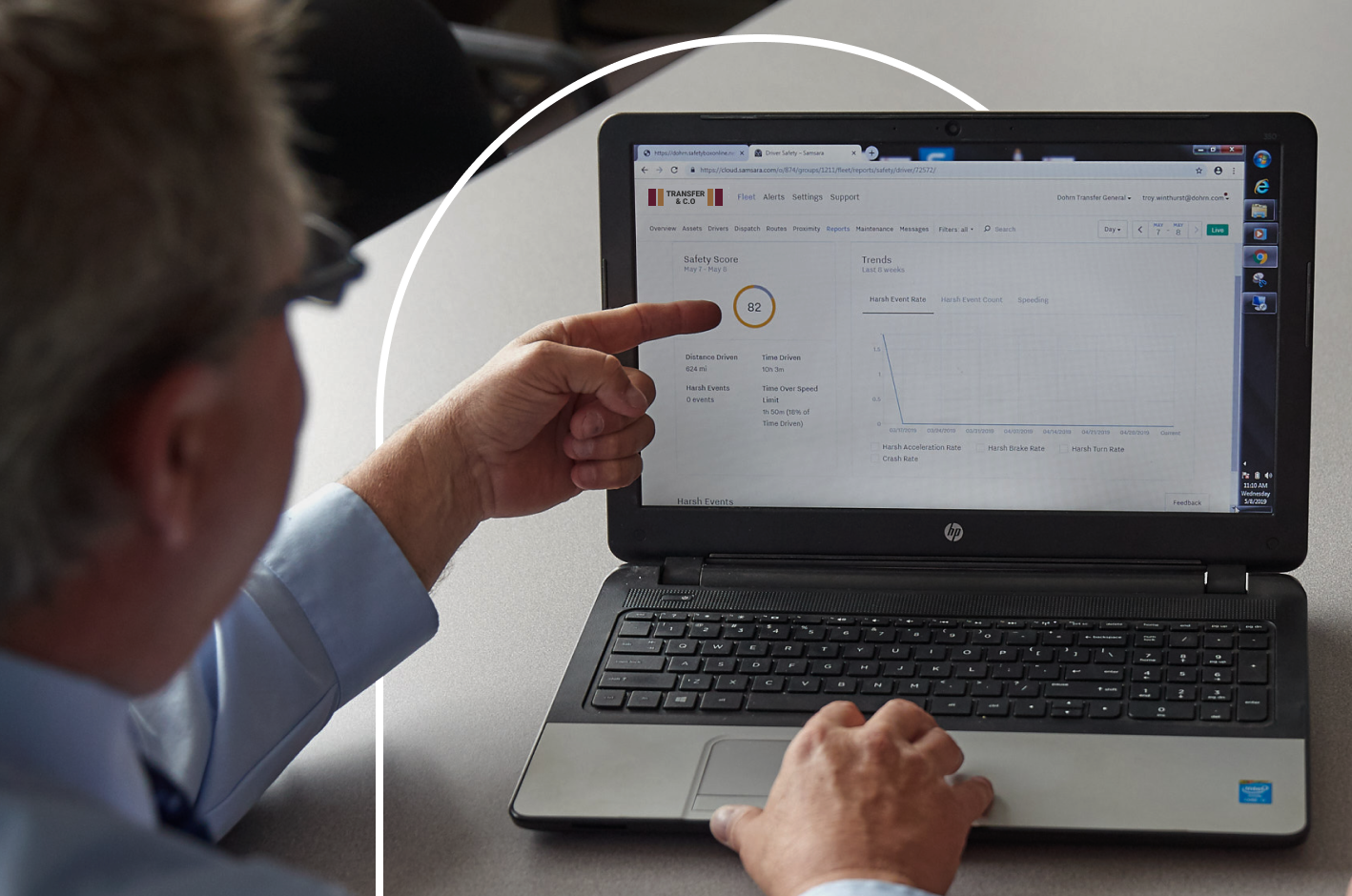 Rationalisez les flux de travail et reliez les opérations entre les départements avec un tableau de bord intégré en ligne.