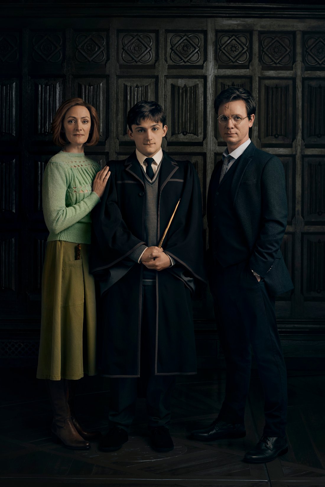 https://images.ctfassets.net/bxd3o8b291gf/67HtJqUcdG8QkW82qYSOCe/79e3f37cbb9626cdade6f0b920e948b0/HARRY_POTTER_18_Group_1-Potters_070_f3.jpg?w=1100&q=85