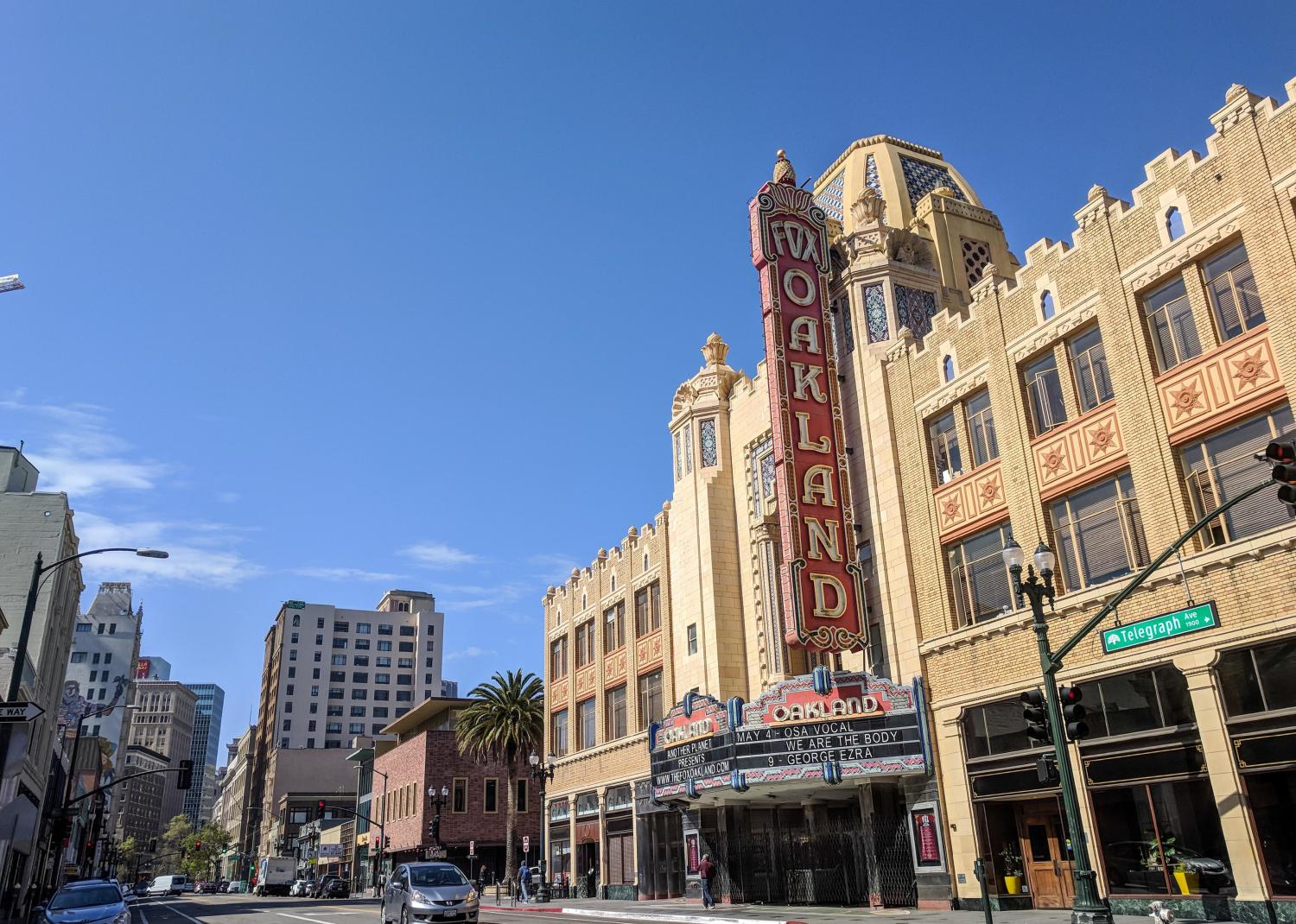 “Old style Oakland theater marquee” - Source: eddie-hernandez.com // Shutterstock