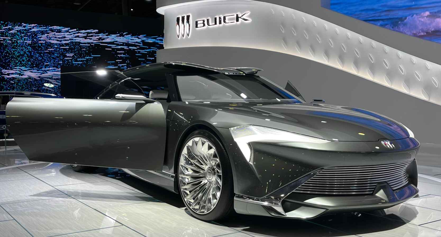 Detroit Auto Show Goes Electric TiiCKER