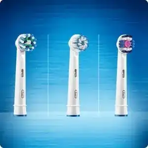 image - Oral-B PRO 760 CrossAction Elektrisk Oppladbar Tannbørste Bonuspakke - Side by side 4