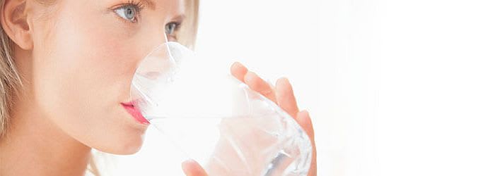 Fluortandkräm och fluormunskölj: Fördelar med fluor för tänderna