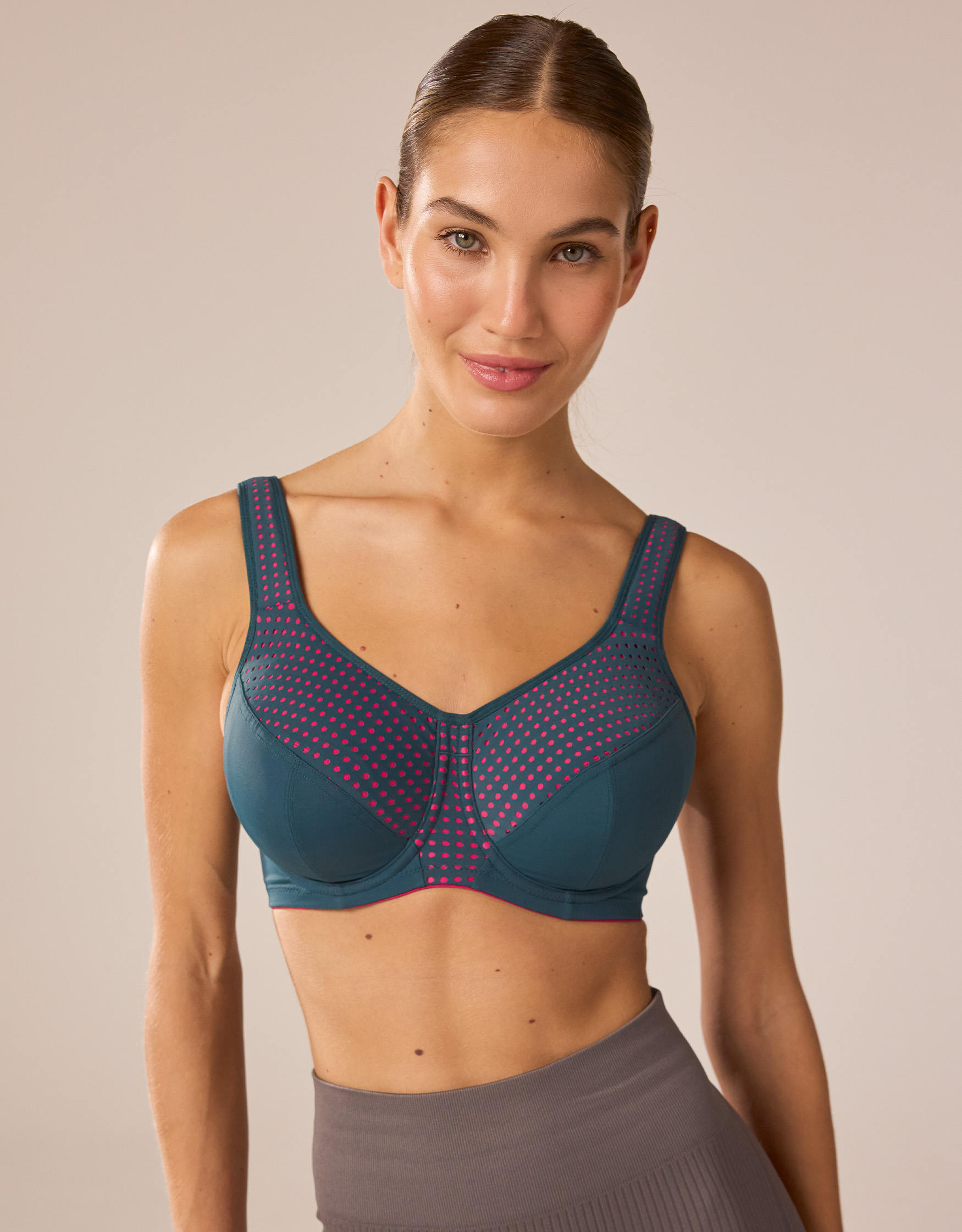 Bra Fitting 36gg Sports Bra Solidarity High-Impact Black Sports Bra