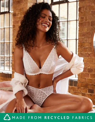 White lace bra 95/d - Wardrobe  Galeria Savaria online marketplace - Buy  or sell on a reliable, quality online platform!