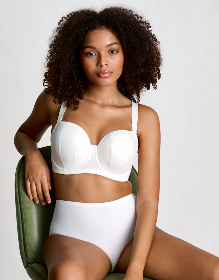 What to Wear Under a Wedding Dress | Bravissimo UK What to Wear Under a Wedding Dress | Bravissimo UK