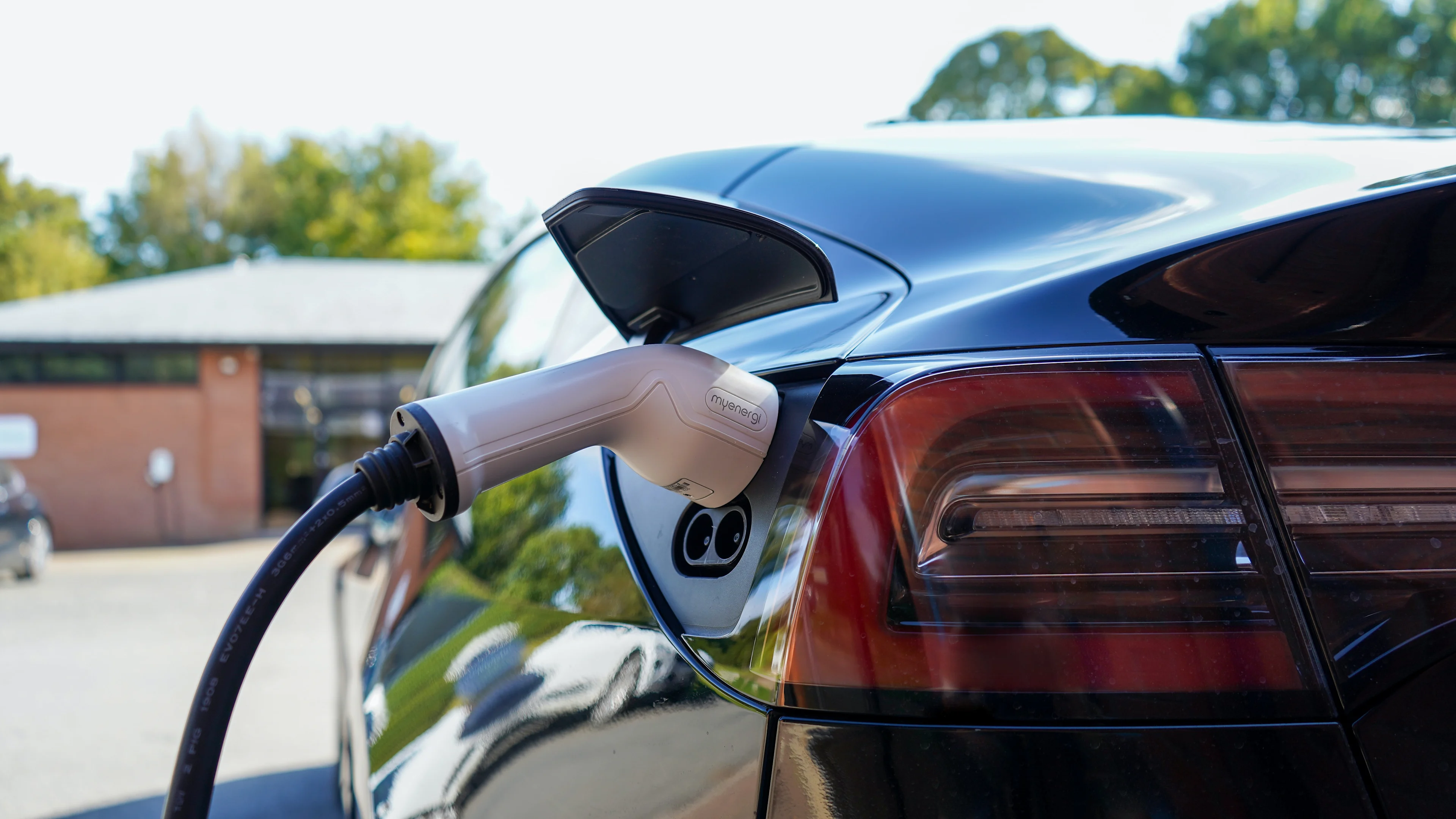 【2026年度版】電気自動車、EV購入時に使える補助金は？EV購入は今年がチャンス！併用も可能！のイメージ