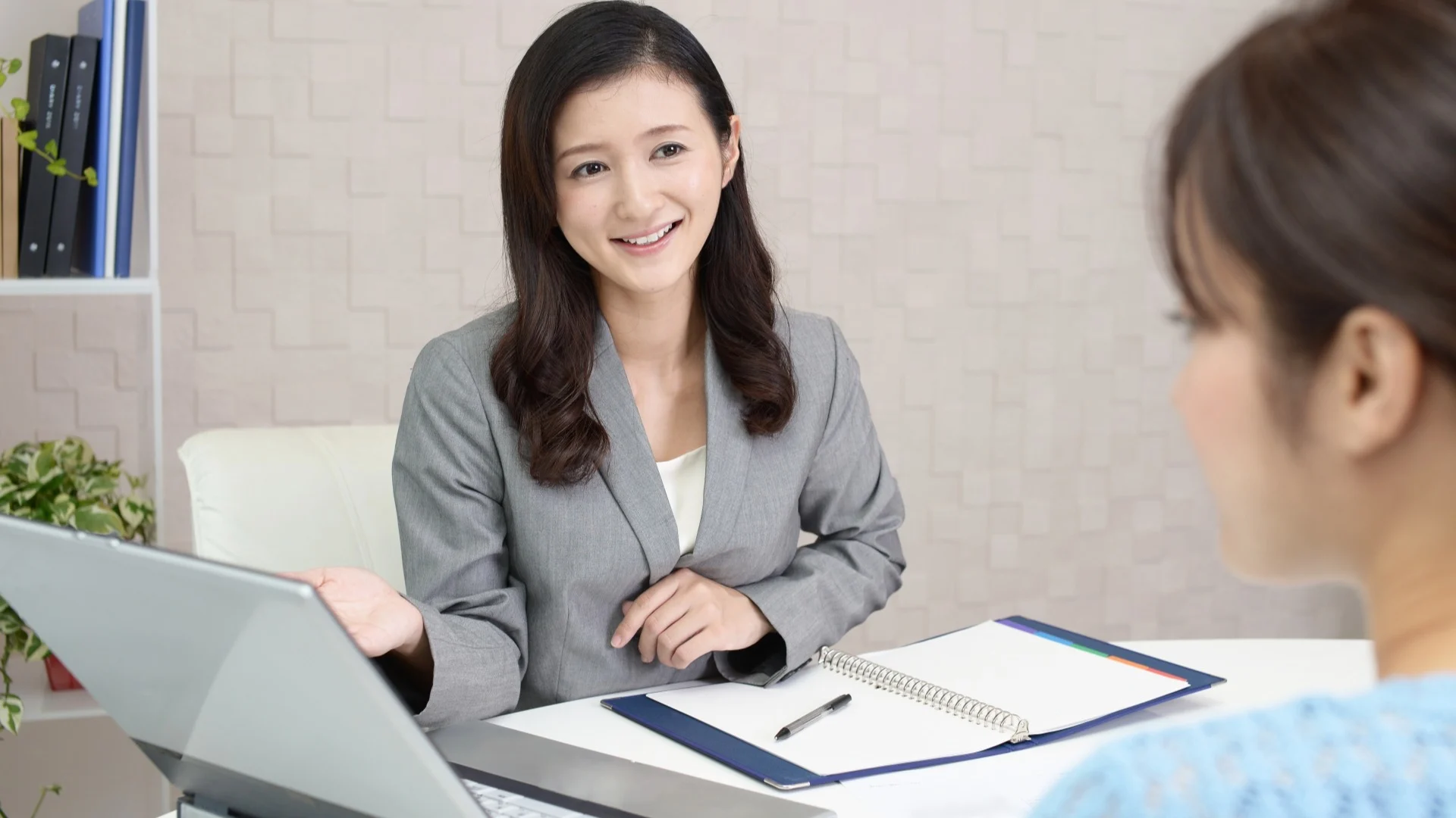 小規模事業者持続化補助金の採択結果はいつ？各公募回の採択者数、採択率、重要日付一覧のイメージ