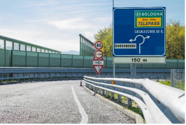 A1 direzione Bologna, Segnalazione della corsia Telepass