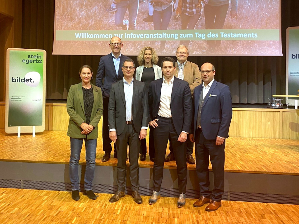 f.l.t.r. above: Ernst Risch, Maike Hilti, Markus Schaper
f.l.t.r. below: Barbara Jehle, Dr iur. Benedikt Jehle, Claudio Rothmund, Dr med. Marc Risch