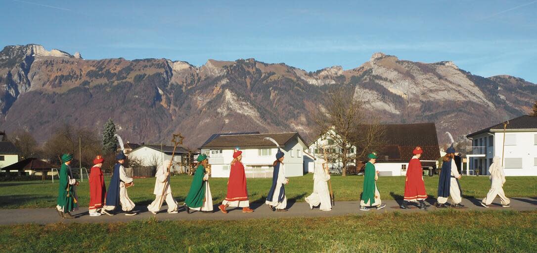 The Schaan carol singers collect for Ukrainian war children