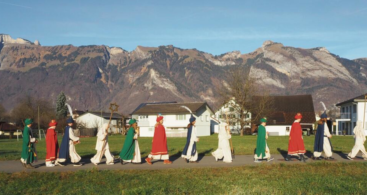 The Schaan carol singers collect for Ukrainian war children