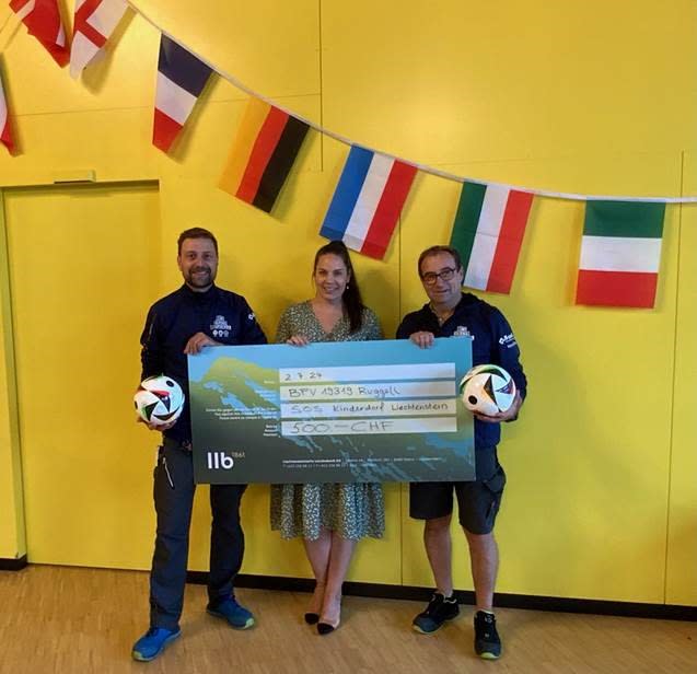 Patrick Keller (President Beamer Football Group), Christian Frommelt (Vice President Beamer Football Group) and Virginia Biedermann from SOS Childre's Villages Liechtenstein. 