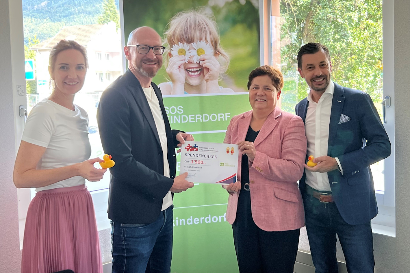 Scheckübergabe Entenrennen 2026