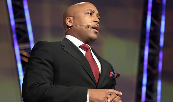 Daymond John speaking at an event