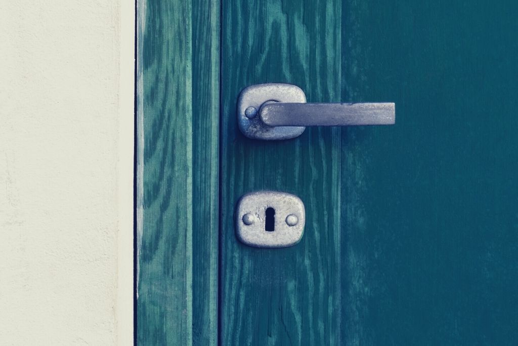 Manillas de puertas y enfermedades: Abrir puertas sin manos