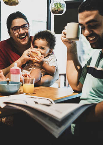 Solutions Retail Media 340x480 Family at breakfast table