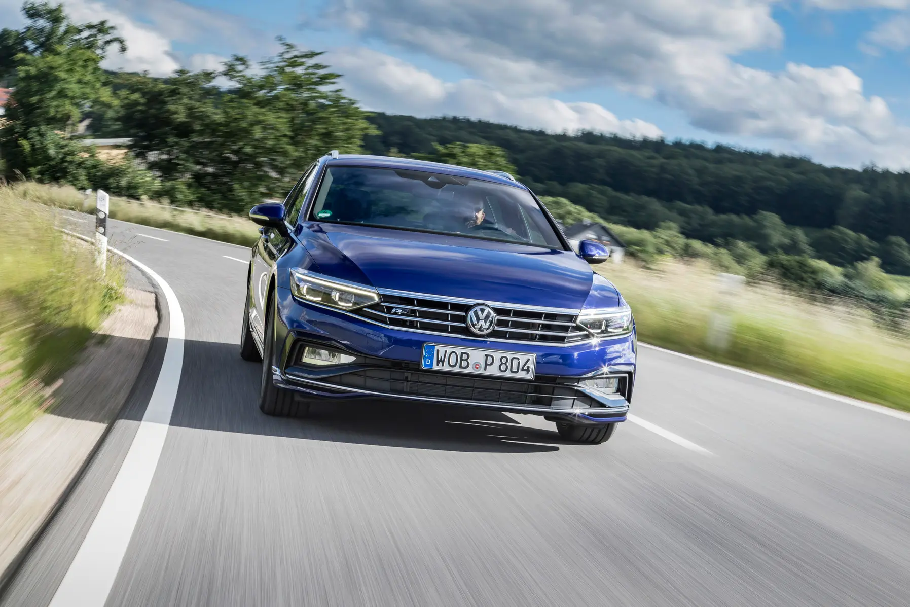 Volkswagen Passat - Auto Review