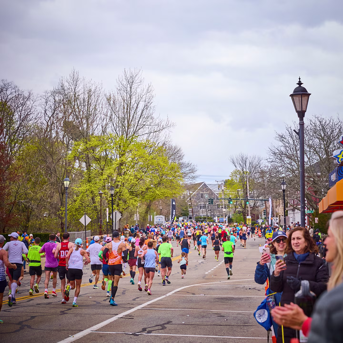 b3.2-landingpage-ss26-walkyourwalk-NEW-bostonmarathon