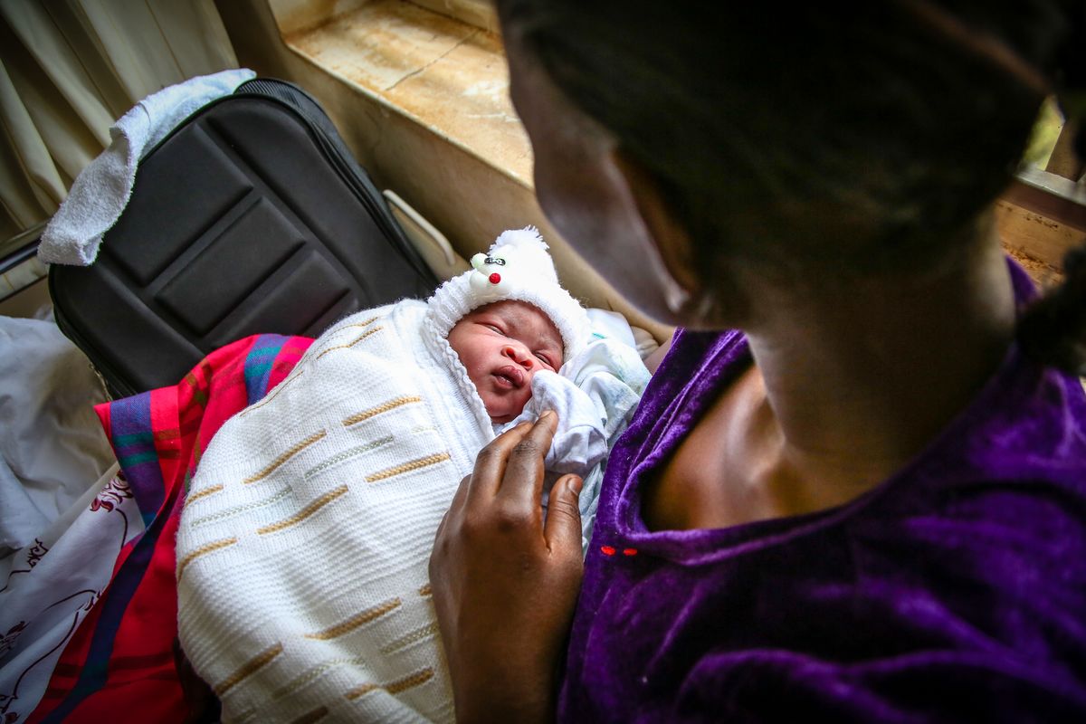 The First Hello: 15 Photos of New Mums Living in Poverty