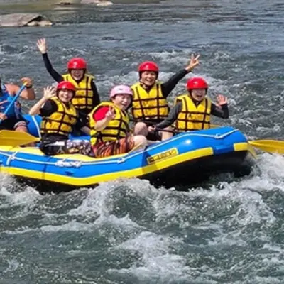 Enjoy the spectacular Kuma River from “Rafting Boatman” with your whole body! Paddle! Go swimming! Let's jump in! ～Free and safe pick-up included～