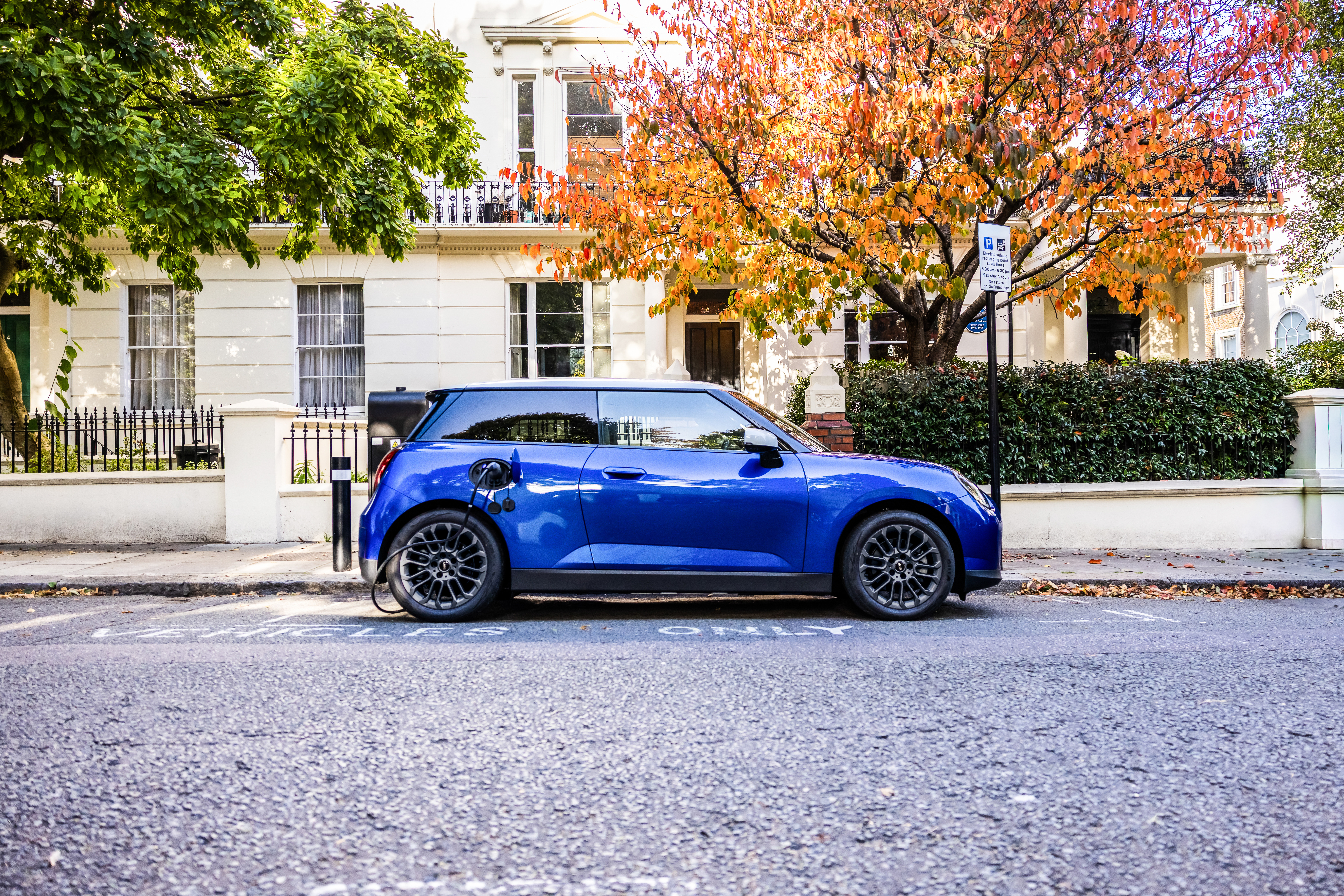A GREAT OFFER JUST FOR YOU.  UP TO £450 TOWARDS YOUR NEW MINI.