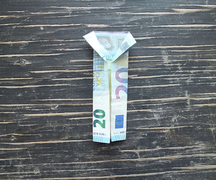 Hemd aus Geldscheinen falten