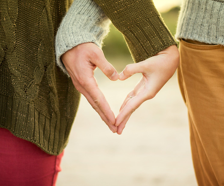 Das Bettlakenherz ist ein beliebter Bestandteil bei vielen Hochzeit. Das frisch vermählte Ehepaar muss hierbei seine Teamfähigkeit unter Beweis stellen.
